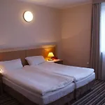 Julian 3* Estetino