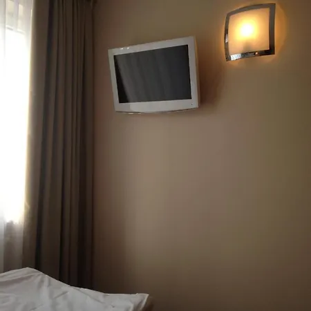 Julian Hotel 3*