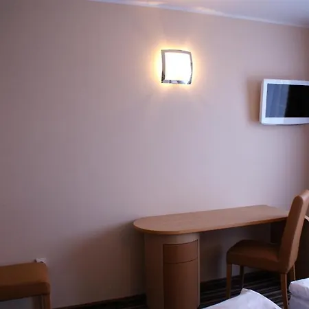 Julian Hotel 3*