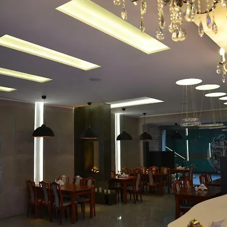 Отель Julian 3*